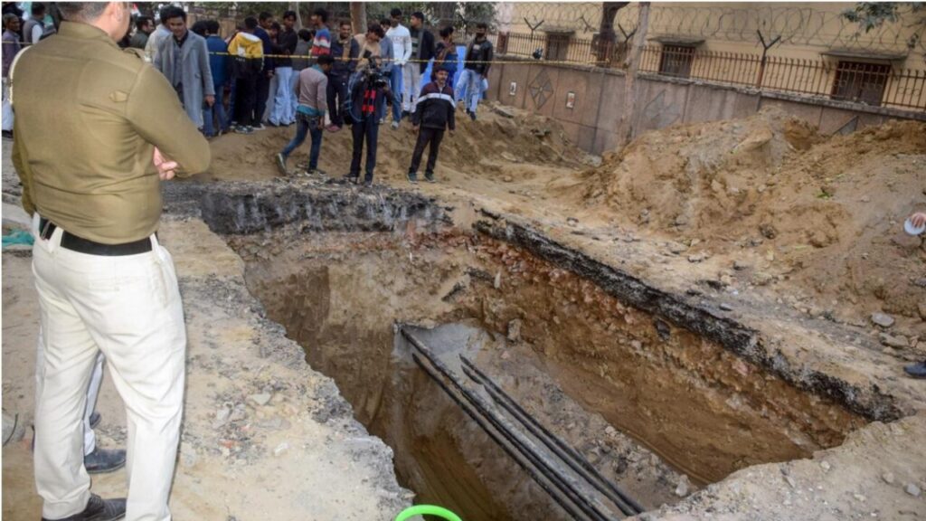 दिल्ली जनकपुरी बाइक हादसा